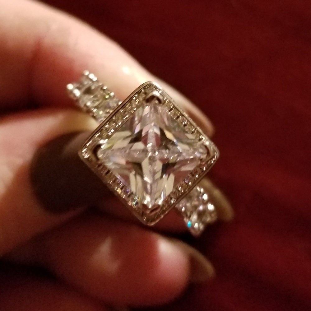 Beautiful ladies ring 💍